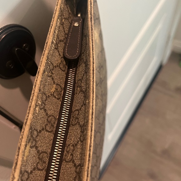 Authentic Gucci - Picture 5 of 10